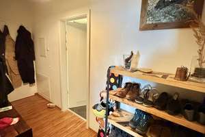 Markante 2,5-Zimmer-Wohnung mit Balkon, Einbauküche und Stellplatz in ruhiger Lage – Sportplatzstraße 1b, 1259 Niedersedlitz, Dresden – Vorschaubild 2