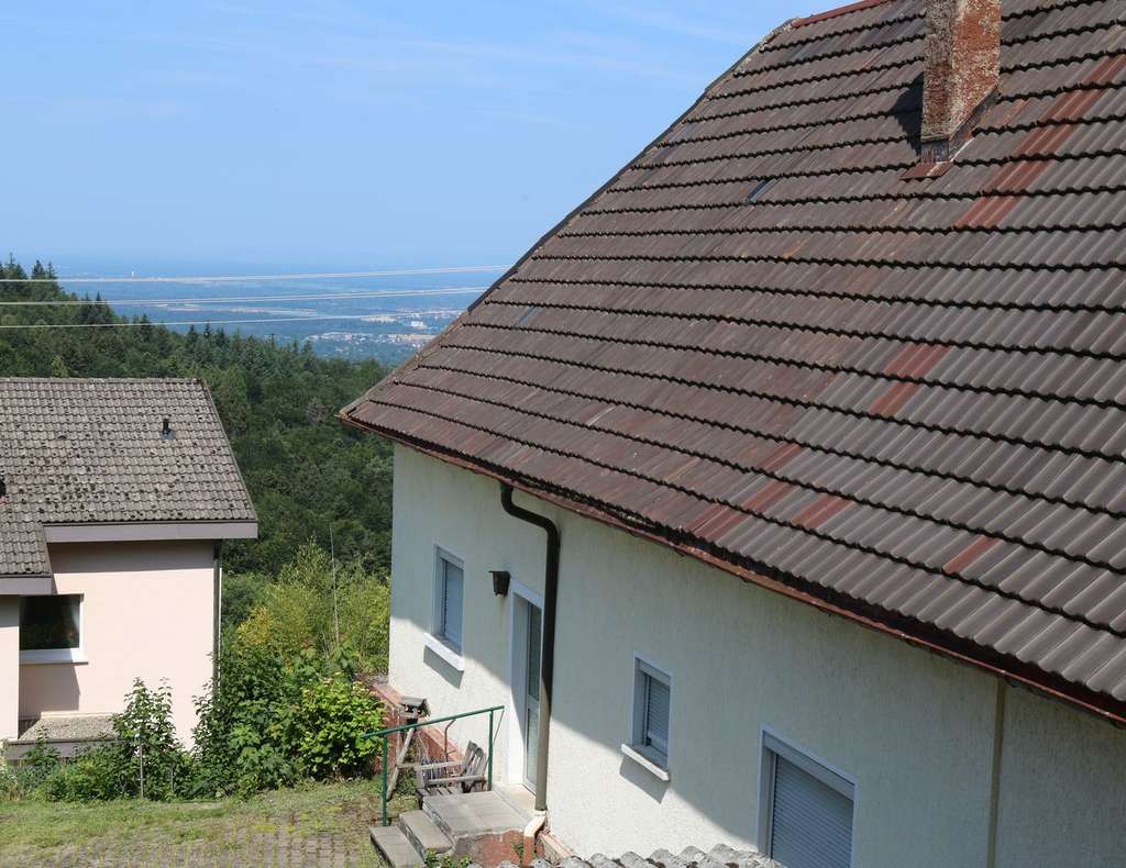 Älteres Haus in Aussichtslage mit 3 Zimmern und 1000 m² Grundstück in Baden-Baden Ebersteinburg
