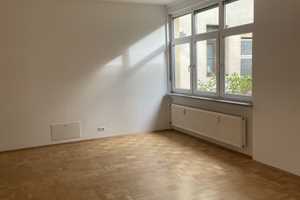 Schwabing, Nähe Engl. Garten: Kleines Haus, 3 Zi ca. 86m²  in  bester Wohnlage – München – Vorschaubild 2