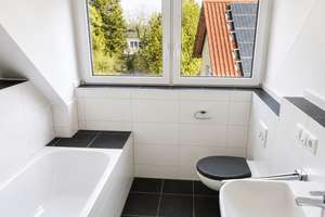 Neuwertige 3-Zimmer-Dachgeschosswohnung mit 2 Schlafzimmern, Balkon und Aufzug – Wachtelweg 29, 81927 Waldtrudering, München – Vorschaubild 13