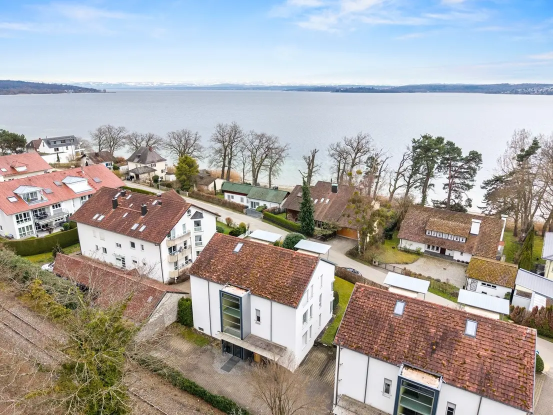 Ansprechende 3 Zimmer Maisonettewohnung in attraktiver und seenaher Lage mit Gartenanteil — Foto 3