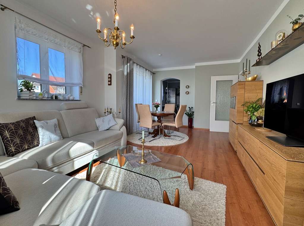 Immobilie in Bischofswerda - Gepflegte 3-Raumwohnung mit 2 Balkonen & Pkw‑Stellplatz in ruhiger Wohnlage - Bild 3