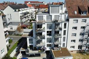 Luxuriöse 3-Zimmer-Wohnung / Aufzug direkt in die Wohnung / 2 Balkone
