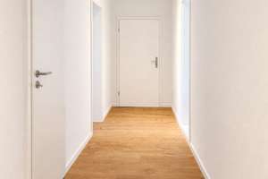 renovierte 4-Zimmer-Dachgeschosswohnung mit neuer Einbauküche – Ehranger Str. 4, 54293 Ehrang/Quint, Trier – Vorschaubild 2