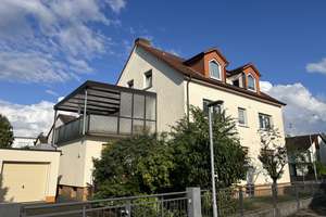 Wohntraum im 4-Fam-Haus - perfekte  3-Zi-EG-Wohnung mit großer Terrasse und Einzelgarage