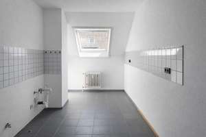 Großzügige 4-Zimmer-Maisonettewohnung mit TG-Stellplatz in Karlsruhe – Die vollständige Adresse der Immobilie erhältst du vom Anbieter., 76139 Waldstadt, Karlsruhe – Vorschaubild 4