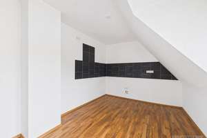 Charmante Dachgeschosswohnung mit 96m² Wohn-Nutzfläche! Möglichkeit zur Maisonette in Nürnberg Thon – Die vollständige Adresse der Immobilie erhältst du vom Anbieter., 90425 Wetzendorf, Nürnberg – Vorschaubild 8