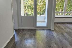 Frisch renovierte 4-Zimmer-Wohnung mit Balkon! – Spinozastr. 2, 45279 Freisenbruch, Essen – Vorschaubild 1