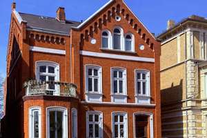 Rarität in der Lüneburger Innenstadt–Altbaujuwel mit Garten, Ilmenaublick & 2 vermieteten Wohnungen – Die vollständige Adresse der Immobilie erhältst du vom Anbieter., 21335 Altstadt, Lüneburg – Vorschaubild 1