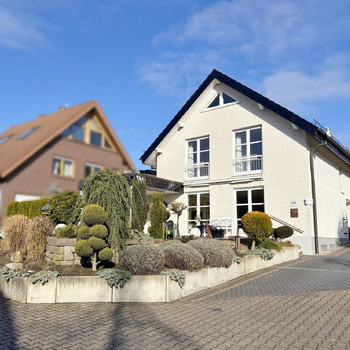 == Kurzfristig frei! Klassisches 90er Jahre Haus mit Platz für die ganze Familie! ==