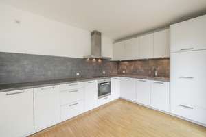 Lichtdurchflutetes Townhouse mit großzügiger Terrasse, zwei Loggien und exklusiver Ausstattung – Alarichstraße 18, 70469 Bahnhof Feuerbach, Stuttgart – Vorschaubild 2