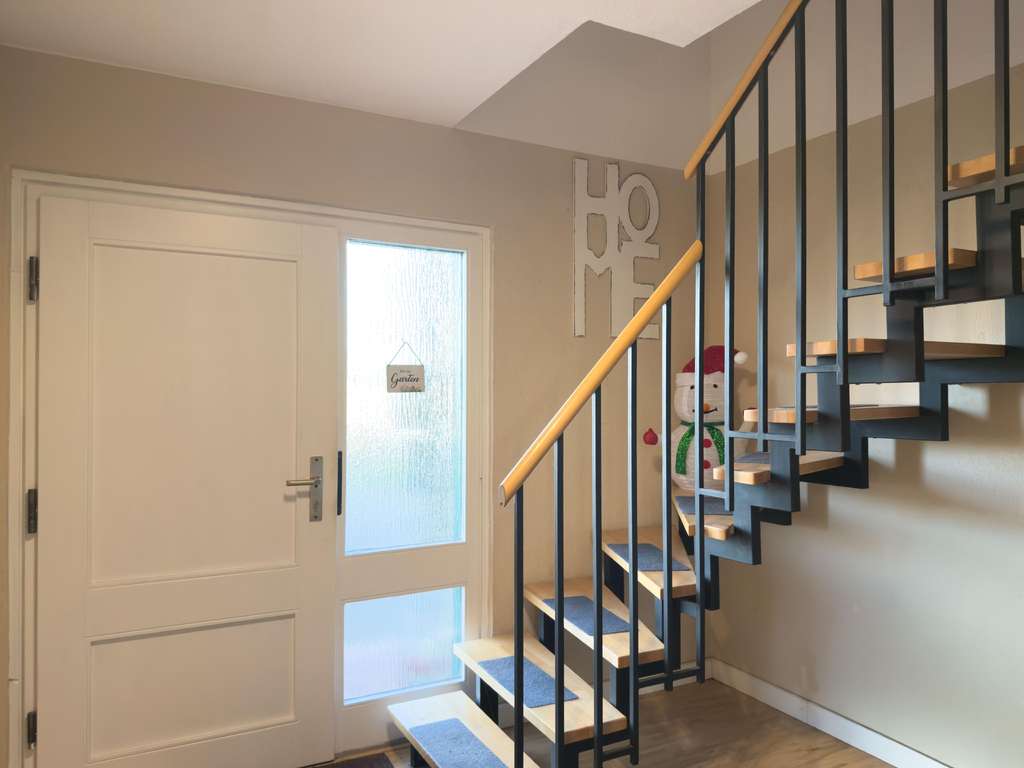 Immobilie in Reher - Familienfreundliches Zweifamilienhaus mit Pool und Photovoltaik - Bild 2