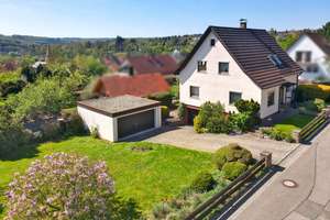 Freistehendes EFH in Mühlhausen mit großem Garten, Garagen und weiterem Baupotenzial – Die vollständige Adresse der Immobilie erhältst du vom Anbieter., 75233 Tiefenbronn – Vorschaubild 2