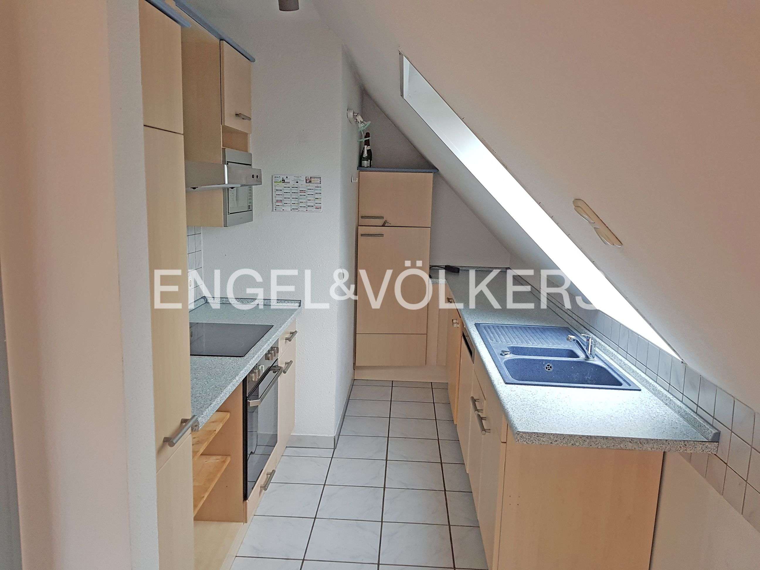 Immobilie in Kleinheubach - Gepflegtes Zweifamilienhaus mit Ausbaupotential - Bild 1