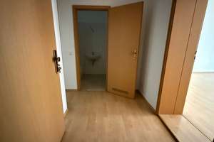 Frei ab sofort ! Küche mit Balkonzugang / Laminat / Bad mit Wanne  u.v.m. – Fürstenstraße 62, 9130 Sonnenberg, Chemnitz – Vorschaubild 4