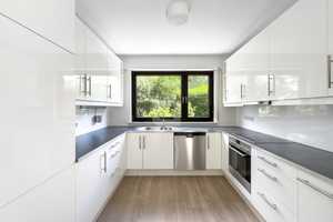 WINDISCH - Provisionsfrei für den Käufer - Moderne DHH mit 5 Zimmern und großem Garten in Gröbenzell – Fürstenfeldbruck (Kreis) – Vorschaubild 2