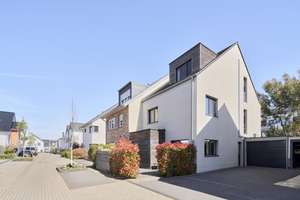 Architekten-Doppelhaushälfte (2016) – Ruhig im Grünen, doch mittendrin