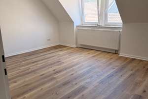 Wohnen mit Charakter: 3-Zimmer-Dachgeschosswohnung in Barmen – Färberstrasse 42275 Wuppertal 21, 42275 Barmen, Wuppertal – Vorschaubild 2