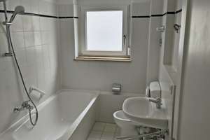 Schöne 2-Zimmer-EG-Wohnung mit großer Wohnküche in Augsburg/Hochfeld – Von-Richthofen-Straße 47, 86159 Hochfeld, Augsburg – Vorschaubild 5