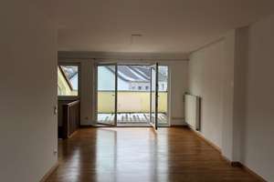 Helle 4-Zimmer Maisonette-Wohnung mit zwei Balkonen