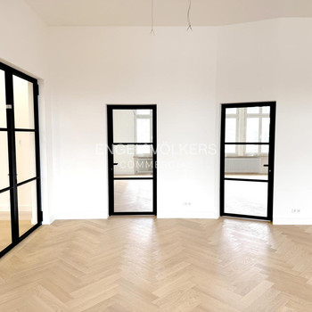 Büro mit Balkon und Gemeinschaftsterrasse nahe Ku'damm