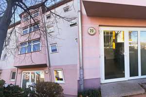 Anleger aufgepasst. Wohnung kleiner Terrasse und Stellplatz.