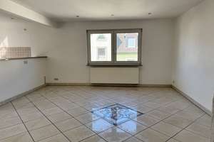 Großzügig geschnittene und modernisierte 2,5 Zimmer-Wohnung mit offener Küche und Eckbadewanne!  – Kölner Str.  31, 45145 Frohnhausen, Essen – Vorschaubild 2