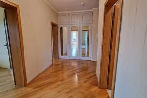 Der Blick ins Grüne!
Bezugsfreie 3 Zimmerwohnung mit großem Balkon und PKW Stellplatz – Die vollständige Adresse der Immobilie erhältst du vom Anbieter., 52074 Hangeweiher, Aachen – Vorschaubild 3