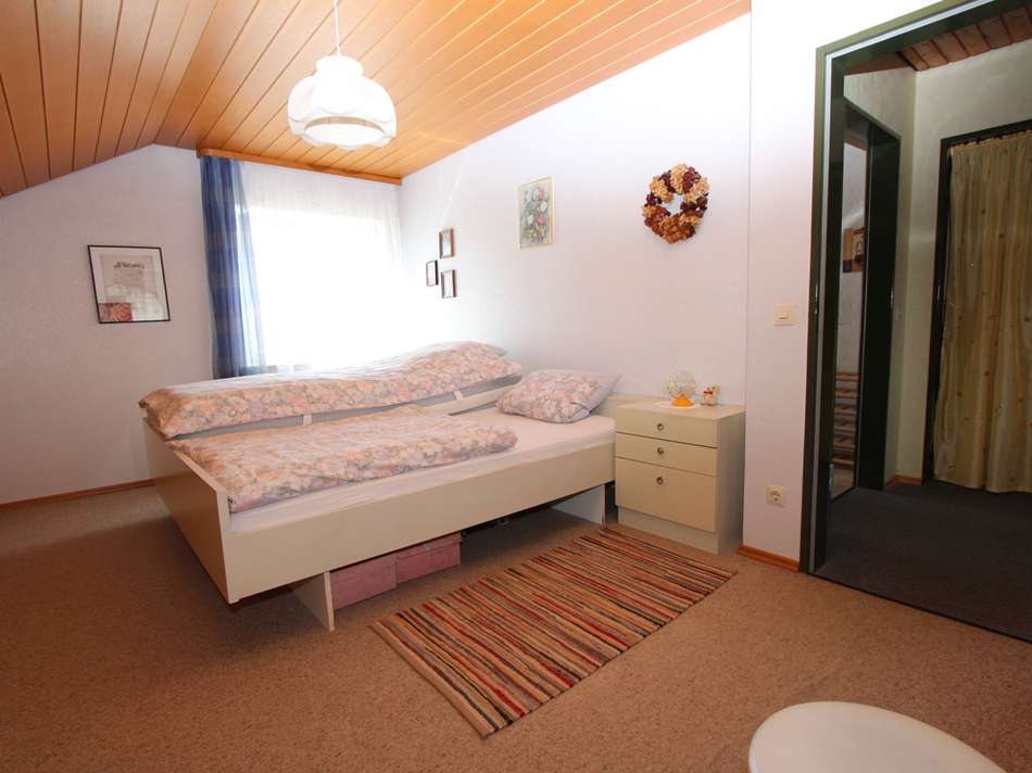 Schlafzimmer 2