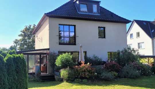 Bild von Charmantes Einfamilienhaus auf parkähnlichem Grundstück mit altem Baumbestand