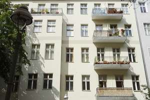 Schöne, sanierte Drei-Zimmer-Altbauwohnung mit Aufzug nahe U-Bahnhof Birkenstraße!
