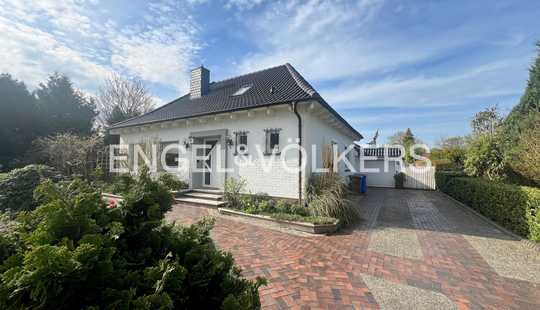 Bild von Einfamilienhaus mit Traumgarten