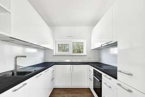 Modernes Reiheneckhaus mit Garten, Dachterrasse & direktem Tiefgaragenzugang – Lohwiesenweg 8, 85774 Unterföhring – Vorschaubild 6