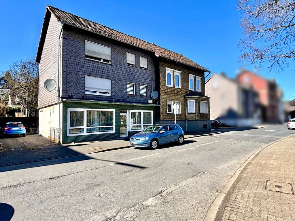 Vielseitige Kapitalanlage mit vier Wohneinheiten und Gewerbefläche in Siegen-Geisweid