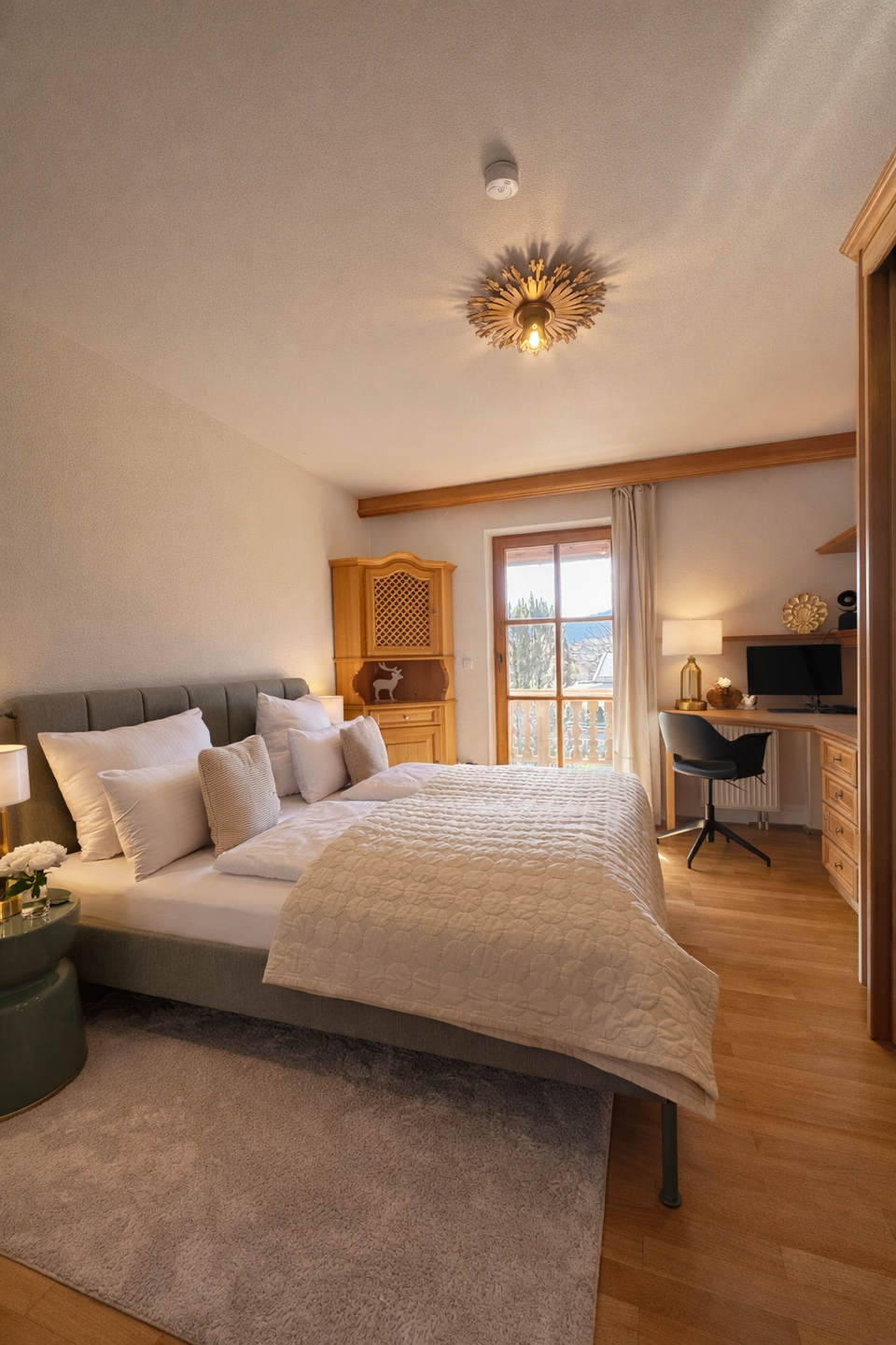 Immobilie in Tegernsee - Großzügiges Wohnen auf zwei Ebenen mit alpinem Charakter - nur ein paar Schritte zum Seeufer - Bild 1