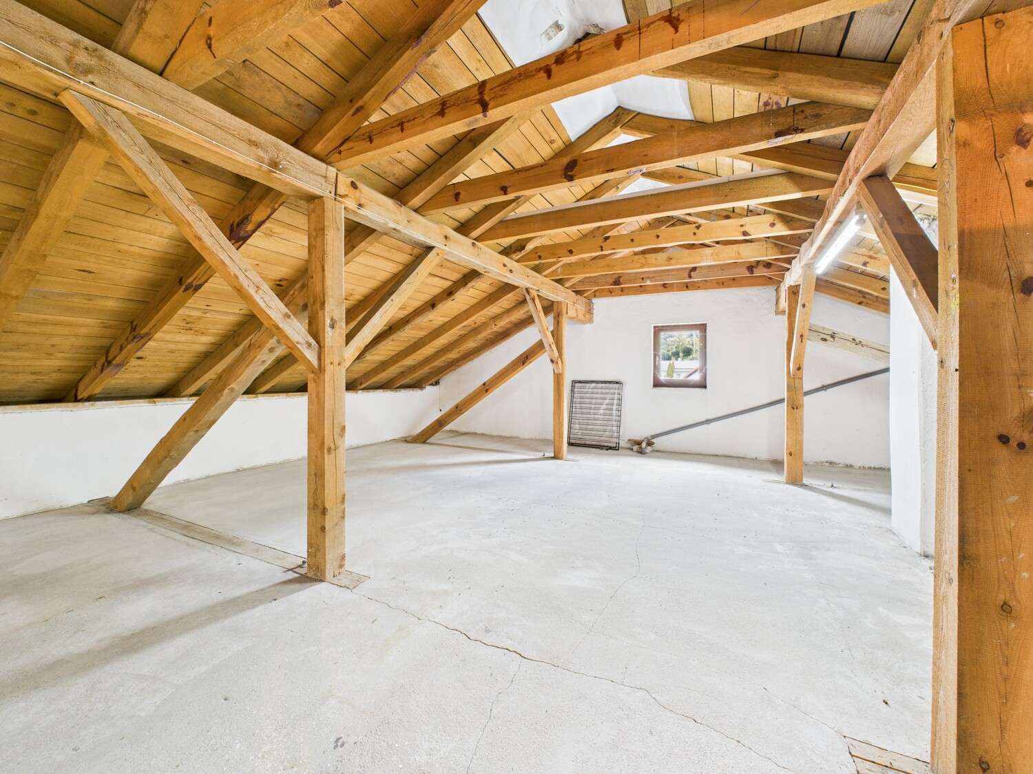 Immobilie in Weng - Großzügiges Einfamilienhaus mit idyllischem Garten und PV-Anlage zwischen Landshut & Straubing - Bild 1