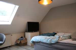 Geräumige 3ZKB Dachgeschosswohnung inkl. Einbauküche und Gartenmitbenutzung – Scheidter Straße 82, 66125 Dudweiler (Ortsteil), Saarbrücken – Vorschaubild 3