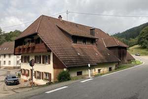 Wohnhaus mit Ökonomieteil und Doppelgarage im Kleinen Wiesental – Die vollständige Adresse der Immobilie erhältst du vom Anbieter., 79692 Neuenweg – Vorschaubild 3