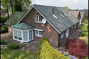 Charmantes Einfamilienhaus in ruhiger Lage mit großem Garten & Doppelgarage zu vermieten