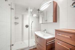 STILVOLLE 4 ZIMMER MAISONETTEWOHNUNG MIT DACHTERASSE – Die vollständige Adresse der Immobilie erhältst du vom Anbieter., 81739 Altperlach, München – Vorschaubild 5