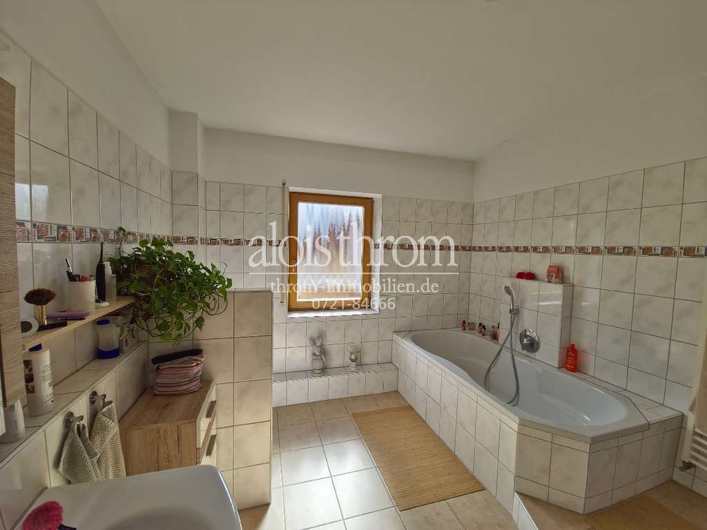 Immobilie in Remchingen - FREISTEHENDES 4-FAMILIENHAUS IN HANGLAGE - Bild 2