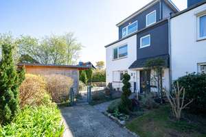 Exklusives Endreihenhaus mit Sauna und Kaminofen in bester Wohnlage von Pinneberg – Die vollständige Adresse der Immobilie erhältst du vom Anbieter., 25421 Pinneberg – Vorschaubild 3