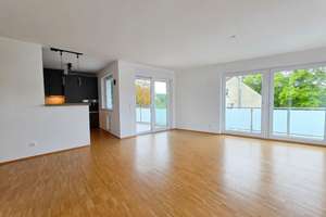 Seniorenfreundliche Wohnung mit großem Wohnbereich, Aufzug und Tiefgarage in Kirchhörde