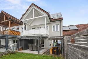 Familientraum mit Stil – großzügiges Reihenendhaus in begehrter Lage von Kissing – Die vollständige Adresse der Immobilie erhältst du vom Anbieter., 86438 Kissing – Vorschaubild 1