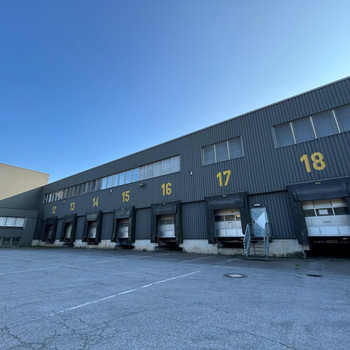 Lagerfläche im Hafen | Rampentore | Büro- & Sozialflächen vorhanden