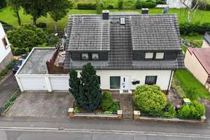 Platz für die ganze Familie: Zweifamilienhaus mit Garten & Doppelgarage in Nidda – Die vollständige Adresse der Immobilie erhältst du vom Anbieter., 63667 Nidda – Vorschaubild 1