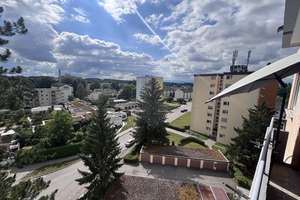 Vermietete 2-Zimmer-Wohnung mit Weitblick, Aufzug und Balkon - Kapitalanlage in Traunreut – Die vollständige Adresse der Immobilie erhältst du vom Anbieter., 83301 Traunreut – Vorschaubild 3