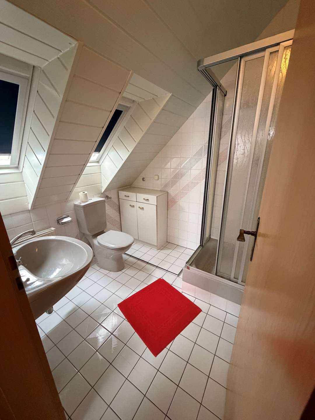 Immobilie in Wennigsen (Deister) - Attraktives Dreifamilienhaus in Ortsrandlage von Bredenbeck mit traumhaftem Ausblick - Bild 0