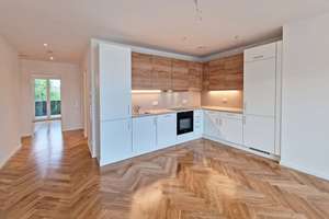 Hochwertige 3-Zimmer-Wohnung mit Balkon zum Innenhof 
