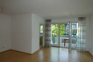 Schöne 2ZKB Wohnung mit großem Balkon, Tiefgaragenstellplatz und Aufzug
